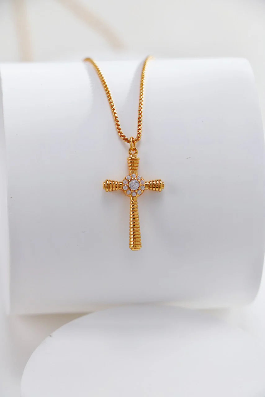 Elegant Fashion Cross Pendant Necklace with Sparkling Zircon Accents