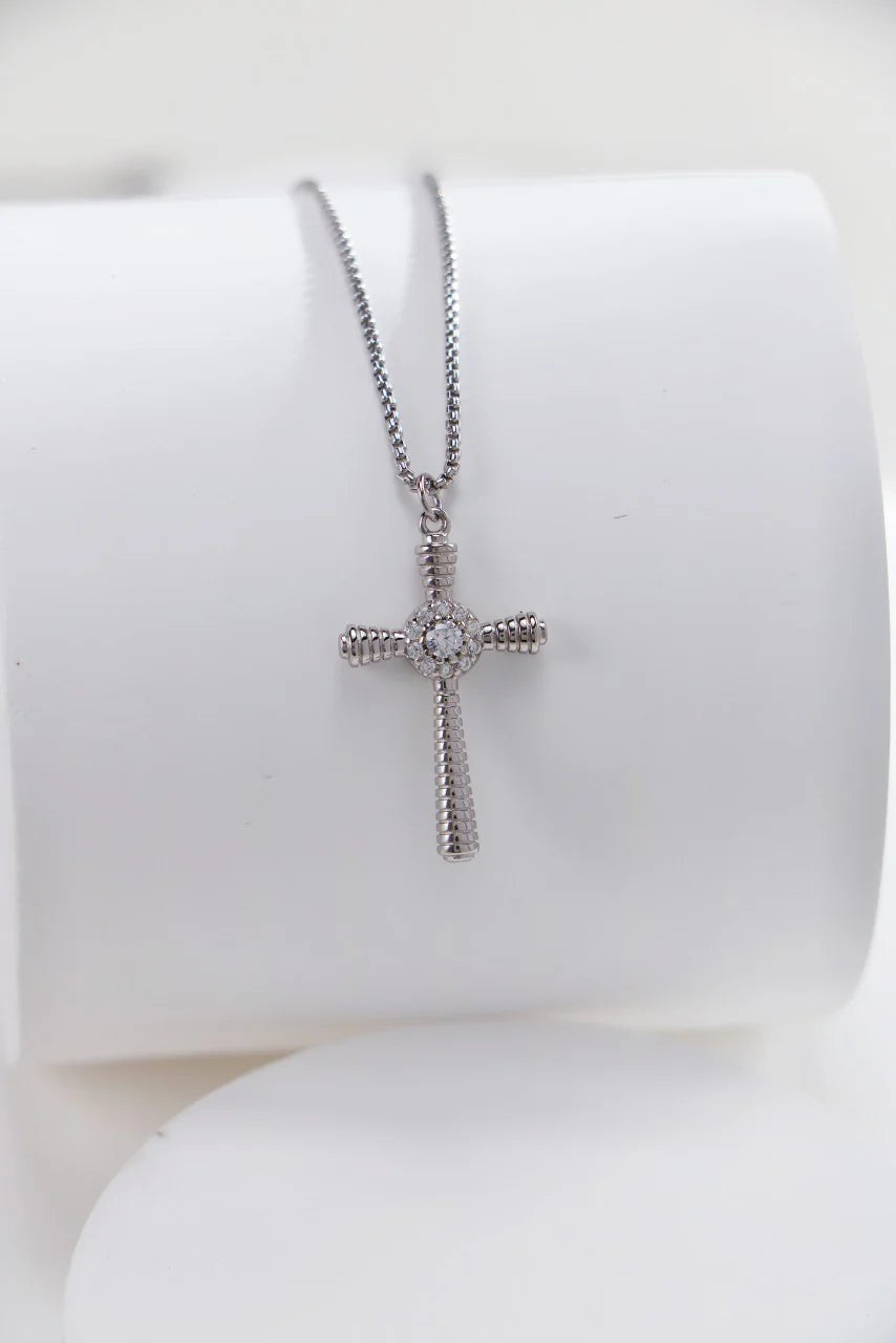 Elegant Fashion Cross Pendant Necklace with Sparkling Zircon Accents