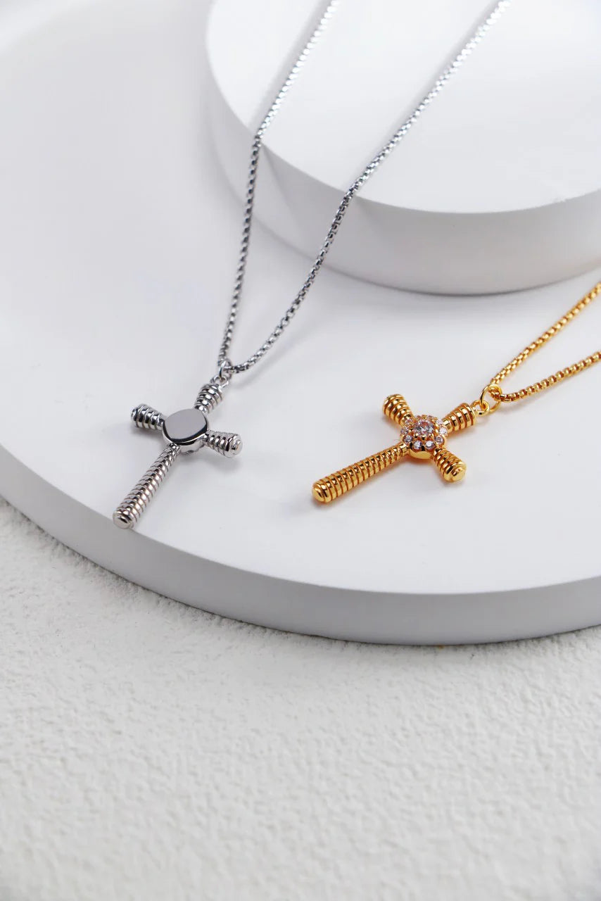 Elegant Fashion Cross Pendant Necklace with Sparkling Zircon Accents